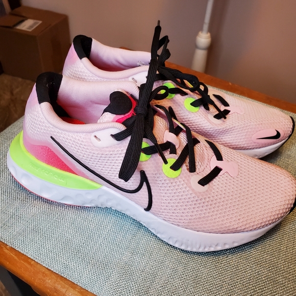 Nike Shoes - Nike EUC renew run sneaker pink green 8